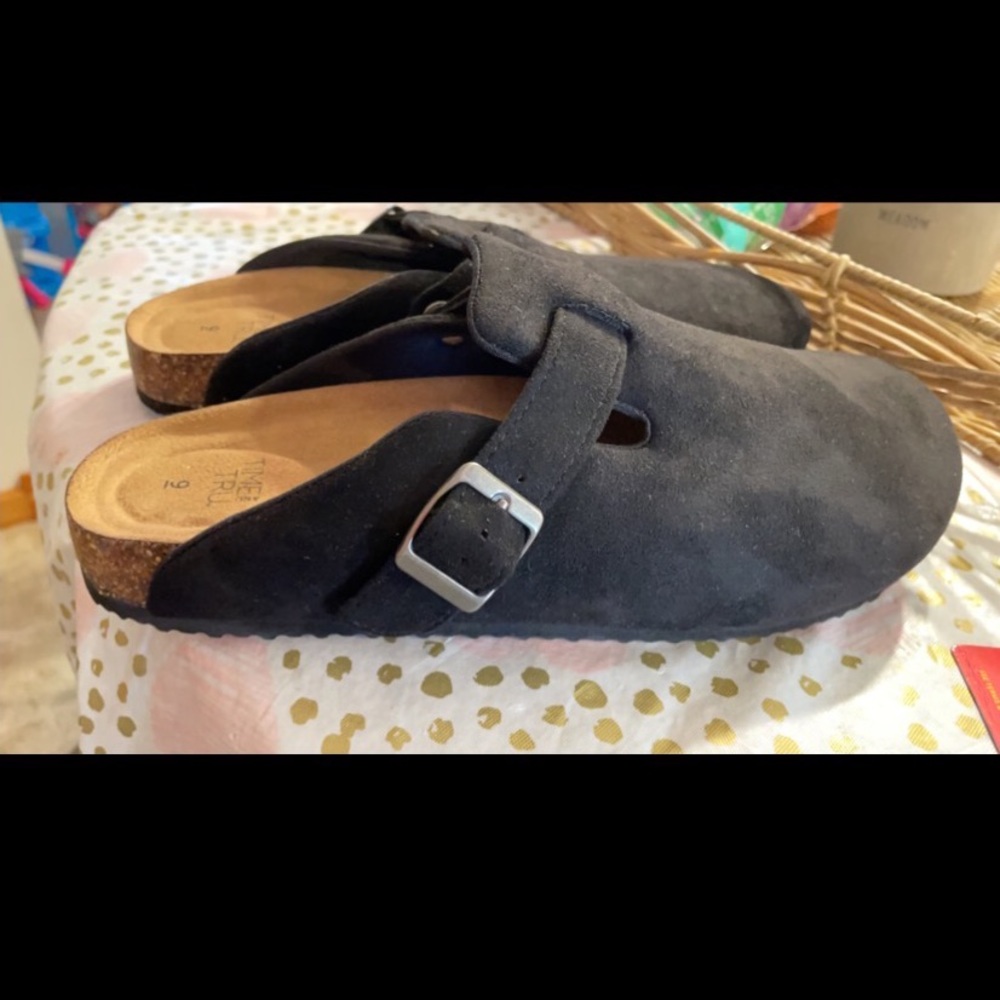 Womens suede clogs